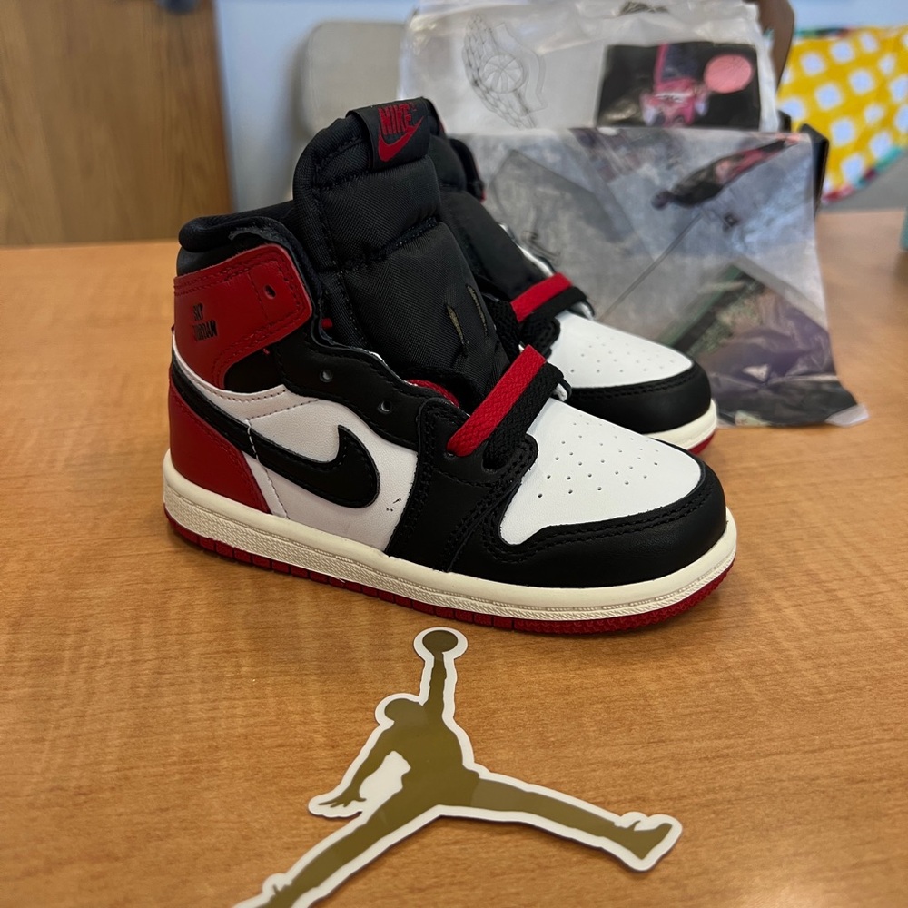 Nike Air Jordan 1 Retro High OG Black Toes (TD) Size 8C - BRAND NEW WITH BOX